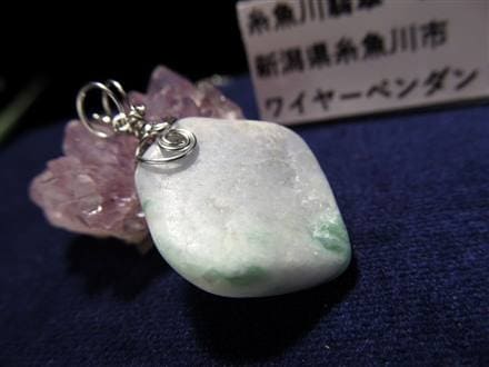 緑色翡翠風水晶風金色ネックレスd582 語ら