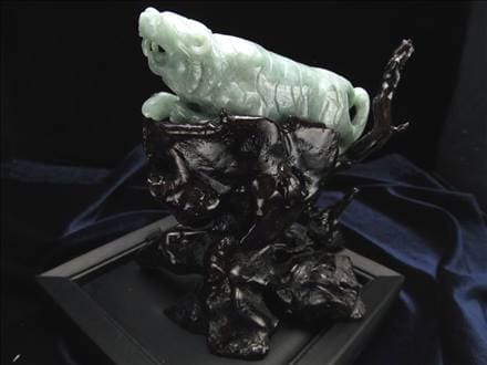 u*t様 ☆送料無料☆ 翡翠製彫刻 白色 専用ケース付き バイヤー厳選!!】◇高品質翡翠原石使用◇極みの一刀繊細彫刻