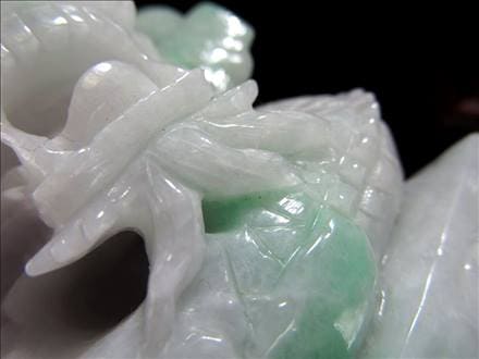 バイヤー厳選!!】◇高品質翡翠原石使用◇極みの一刀繊細彫刻