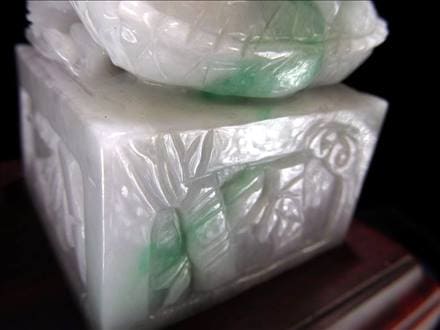 バイヤー厳選!!】◇高品質翡翠原石使用◇極みの一刀繊細彫刻