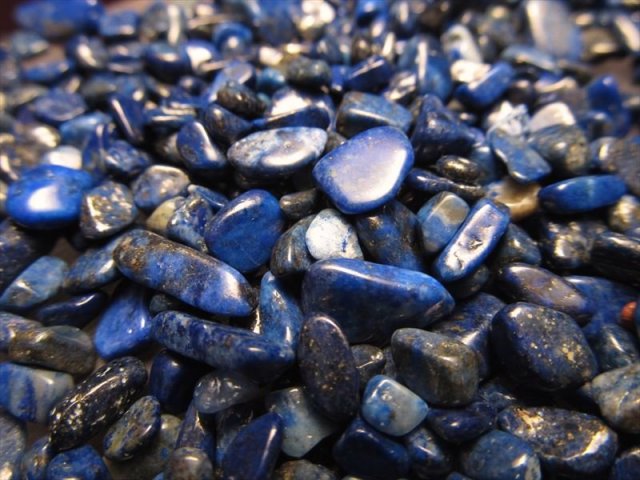 300★特選一石★限定数量♢『聖なる石』【艶々極上ラピスラズリさざれ】❤️ ◇つやつや！極上◇幸運を呼び寄せる石◇艶々ラピスラズリ【青金石