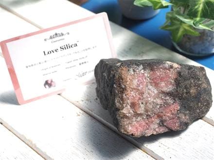 ☆貴重な純国産ストーン！☆1点物☆薔薇輝石と水晶の混合石☆愛知県
