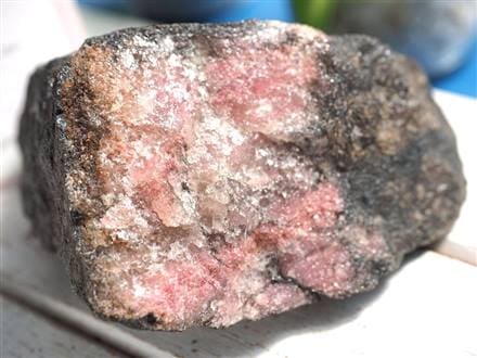 ☆貴重な純国産ストーン！☆1点物☆薔薇輝石と水晶の混合石☆愛知県