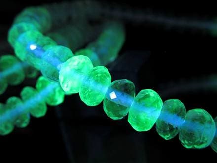 ◇限定入荷！◇異彩を放つ緑色発光◇オパールの中でも最も希少とい