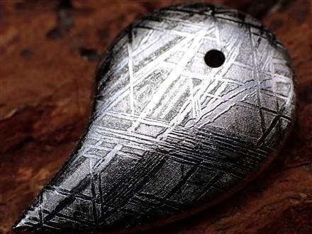 ギベオン隕石 メテオライト 勾玉 まがたま 天然石 パワーストーン 天然