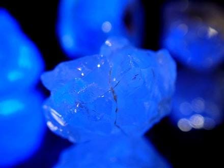 ☆良好品質！透明結晶☆【青色蛍光タイプ】☆神秘の輝き！蛍光ダイヤ 