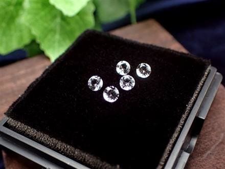 ◇数量限定！◇お得！ラウンドカット【0.04ct】◇入手困難希少石◇世界 