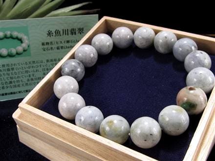 小珠 5．8mm 糸魚川翡翠 淡水真珠これぞ糸魚川翡翠」と思わせる深みと