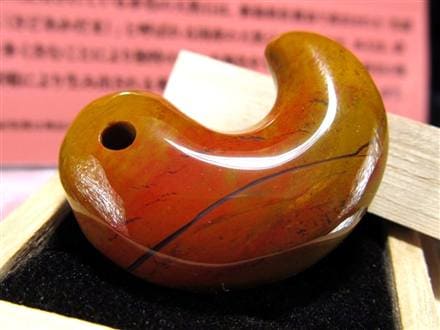 ◆【一点物】カーネリアン 大粒 赤 勾玉 天然石 美品コレクション 魔除けお守り 今日ご紹介するのは『勾玉ストラップ』です✨ 勾玉は古来から魔