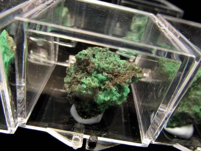 ◇ちょこんと可愛い小さなバリサイト結晶◇1個600円◇鮮やか
