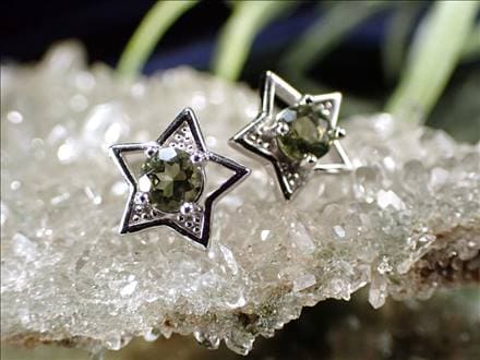 ☆超希少モルダバイト使用！☆隕石の衝突で生まれたナチュラルグラス  