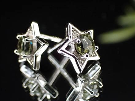 ☆超希少モルダバイト使用！☆隕石の衝突で生まれたナチュラルグラス  