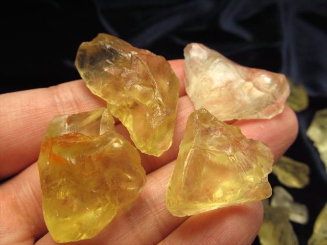 ★特選一石★心身の癒しリラックス【300gレモンクォーツ『硫黄水晶』さざれ】❤️ ☆特選一石☆心身の癒しリラックス【300gレモンクォーツ『硫黄