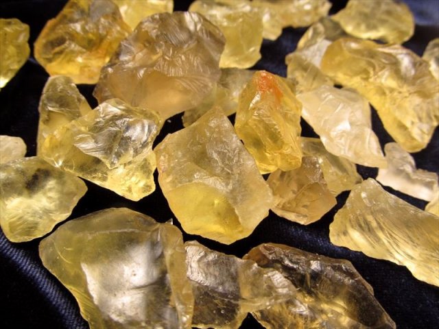 ★特選一石★心身の癒しリラックス【300gレモンクォーツ『硫黄水晶』さざれ】❤️ ☆特選一石☆心身の癒しリラックス【300gレモンクォーツ『硫黄