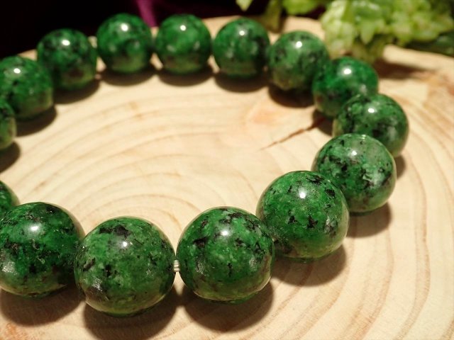 1粒売り】☆希少天然石☆グリーン×ブラック×ホワイトの美しい癒し