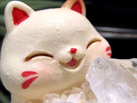 ◇笑顔が福を呼ぶ！猫陶器オブジェ◇商売繁盛や良縁！身近な福を招いて