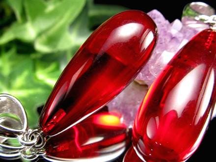 太古の樹液の化石ルビーレッドアンバー赤い琥珀 ロングネックレス 太古の樹液の化石ルビーレッドアンバー赤い琥珀 ロングネックレス 数百