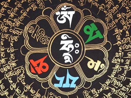 ③ 中国 仏教美術 古玩 曼荼羅 タンカ 手彩色 レザー タンカ 曼荼羅 正方形 32cm×32cm｜マライカ公式通販