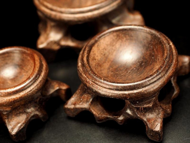 ☆天然木台座☆趣きある質感☆ブラウンカラー☆丸玉用 木製台座☆M