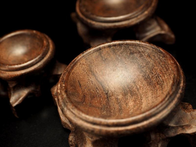 ☆天然木台座☆趣きある質感☆ブラウンカラー☆丸玉用 木製台座☆M