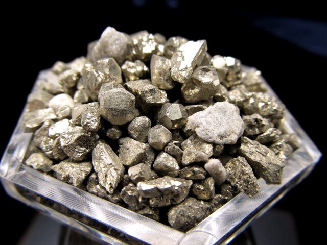 ✨特大✨きめ細かいゴールドの最高輝き✨強力邪気祓い、金運招来✨パイライト 天然石 ✨特大✨きめ細かいゴールドの最高輝き✨強力邪気祓い、金運招来