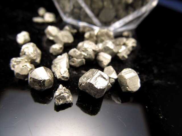 ◇上品に煌くパイライト結晶◇高級感のある光沢◇約500g入り