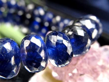 ☆高品質！☆良質なサファイアを厳選☆キラキラ繊細ボタンカット☆透明