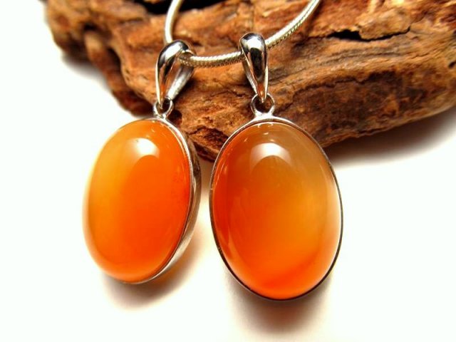 ☆最上級！宝石質☆天然オレンジカーネリアン・ペンダントトップ【赤