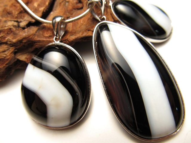 中古美品】TAUJAN 廃盤オニキスペンダントトップ 送料無料】ノン