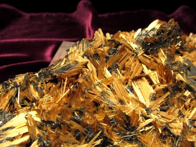 【唯一無二】【赤字突入】【高品質】ゴールドルチルアステロイド ☆激レア！プレミア級☆ルチル針だけ原石☆ゴールドタイチンルチル針