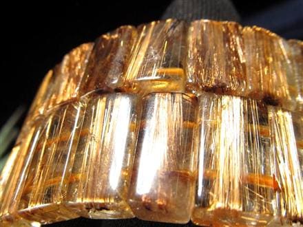 ◇澄んだ透明感と金線美！◇迫力のバングルタイプ◇クリア水晶に映える