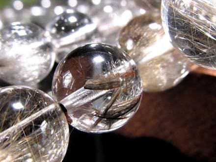 ◇ナチュラル感あふれる透明水晶◇繊細に広がる白金色ルチル◇柔らかく
