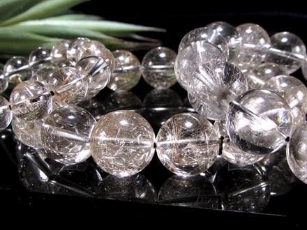 ◇ナチュラル感あふれる透明水晶◇繊細に広がる白金色ルチル◇柔らかく