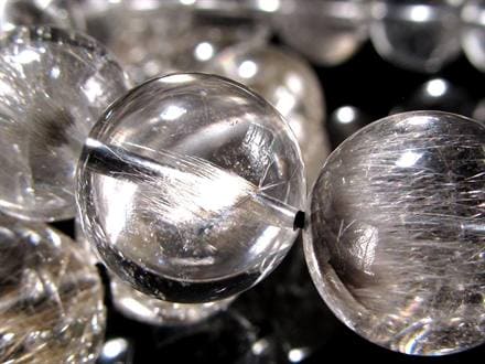 ◇ナチュラル感あふれる透明水晶◇繊細に広がる白金色ルチル◇柔らかく