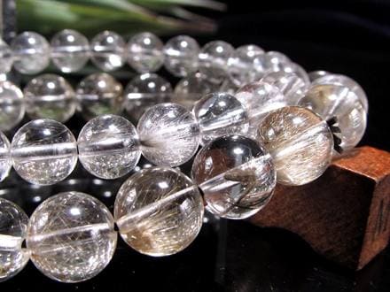 ◇ナチュラル感あふれる透明水晶◇繊細に広がる白金色ルチル◇柔らかく