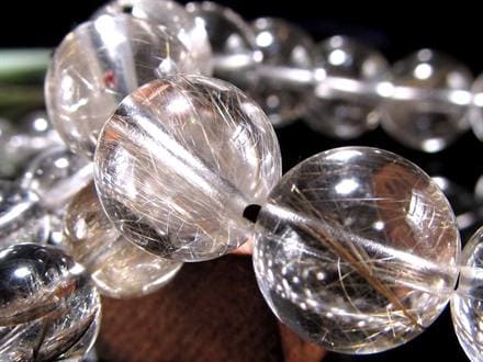 ◇ナチュラル感あふれる透明水晶◇繊細に広がる白金色ルチル◇柔らかく