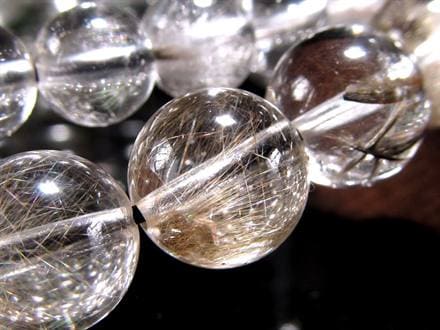◇ナチュラル感あふれる透明水晶◇繊細に広がる白金色ルチル◇柔らかく