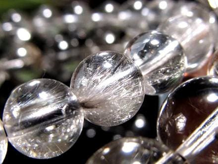 ◇ナチュラル感あふれる透明水晶◇繊細に広がる白金色ルチル◇柔らかく