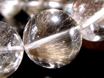 ◇希少な大珠◇ナチュラル感あふれる透明水晶◇繊細に広がる白金色