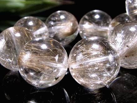◇希少な大珠◇ナチュラル感あふれる透明水晶◇繊細に広がる白金色