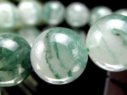 ◇濃緑ファントムが際立つ！◇透明な水晶にくっきり浮かぶ緑の幻影