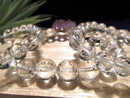 ◇お手頃価格で楽しむ！希少インクルージョン◇透明水晶の中に咲く「鉄  