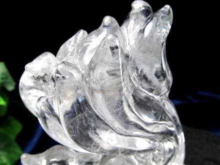 ◇神秘的な九尾の狐◇透明水晶を贅沢に使用◇虹が浮かぶ幻想的な逸品