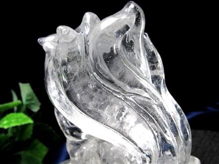 ◇神秘的な九尾の狐◇透明水晶を贅沢に使用◇虹が浮かぶ幻想的な逸品