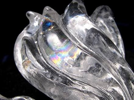 ◇神秘的な九尾の狐◇透明水晶を贅沢に使用◇虹が浮かぶ幻想的な逸品
