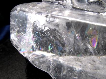 ◇神秘的な九尾の狐◇透明水晶を贅沢に使用◇虹が浮かぶ幻想的な逸品