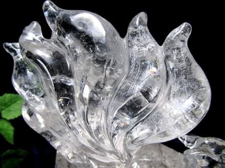 ◇神秘的な九尾の狐◇透明水晶を贅沢に使用◇虹が浮かぶ幻想的な逸品