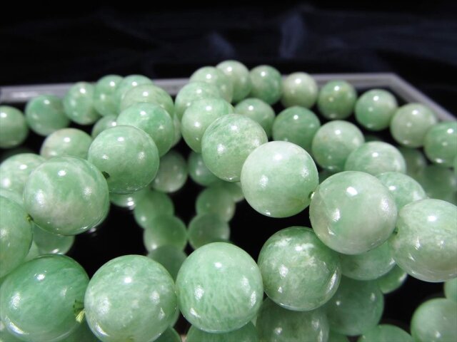 ◇レアストーン！◇つやつや！癒しのパステルグリーン◇聖なる石