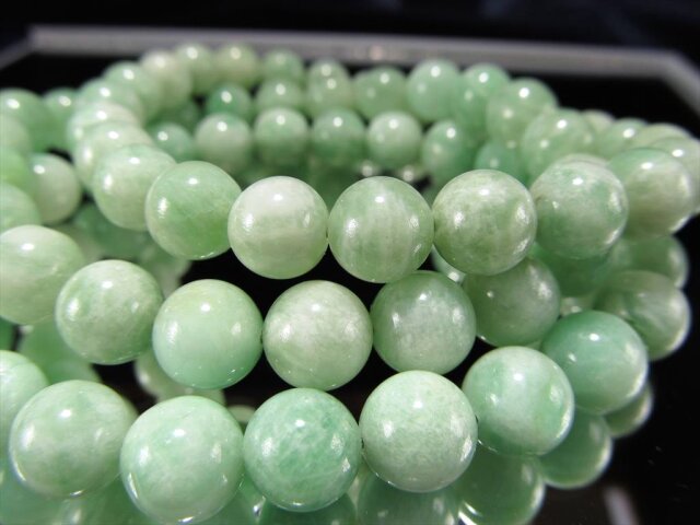 ◇レアストーン！◇つやつや！癒しのパステルグリーン◇聖なる石