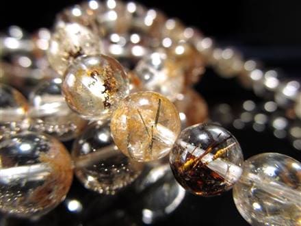 金運アップ！虹入りレッドルチルクォーツ　ホワイトガーデン共生入り透明球体置物 金運アップ！虹入りレッドルチルクォーツ ホワイトガーデン共生入り